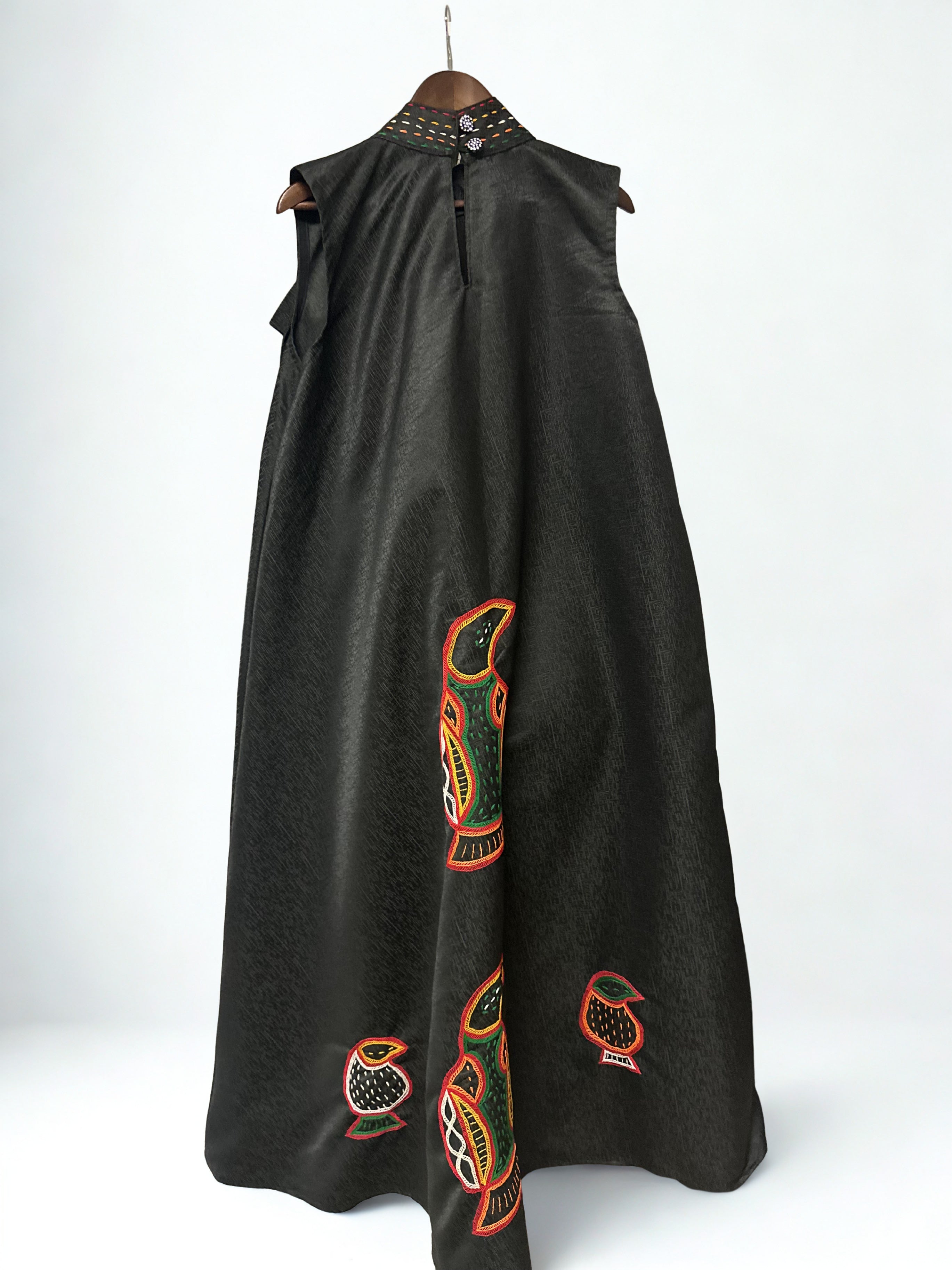 Black Bow Toghu Gown